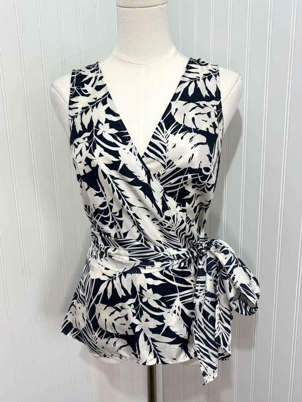 Ann Taylor Petites 100% Silk Tropical Leaf Print Wrap Blouse Top 10P